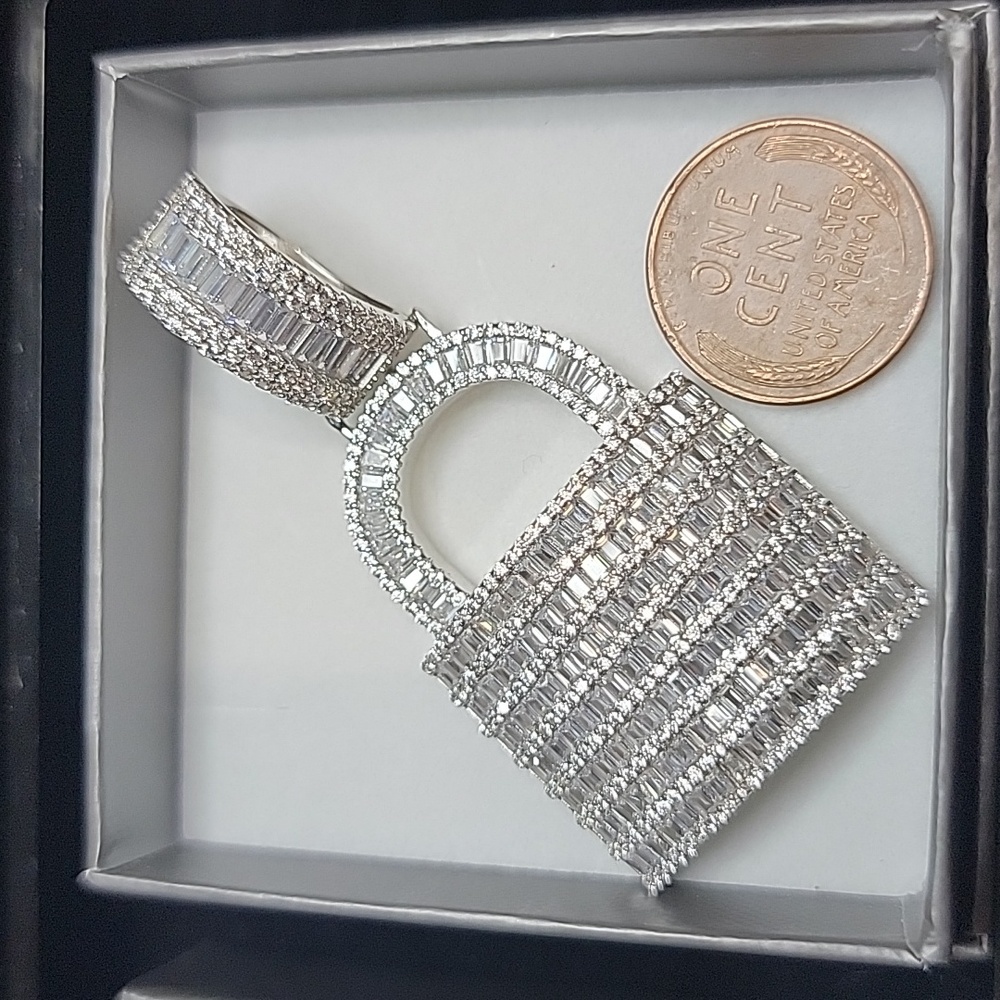 Lock pendant